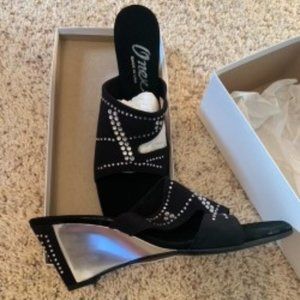 Onex Tess Black and Silver Dress Shoe Excellent Condition Size 10M